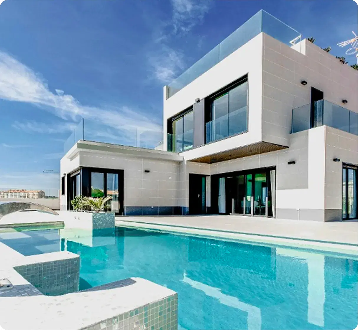 House with swimming pool