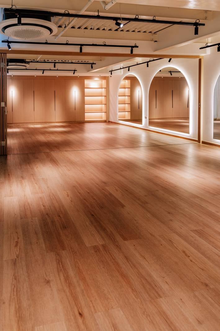 Indoor Multi-Purpose Wooden Studio Space — photo 2