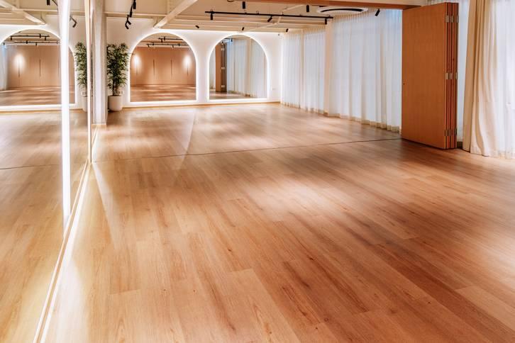 Indoor Multi-Purpose Wooden Studio Space — photo 6