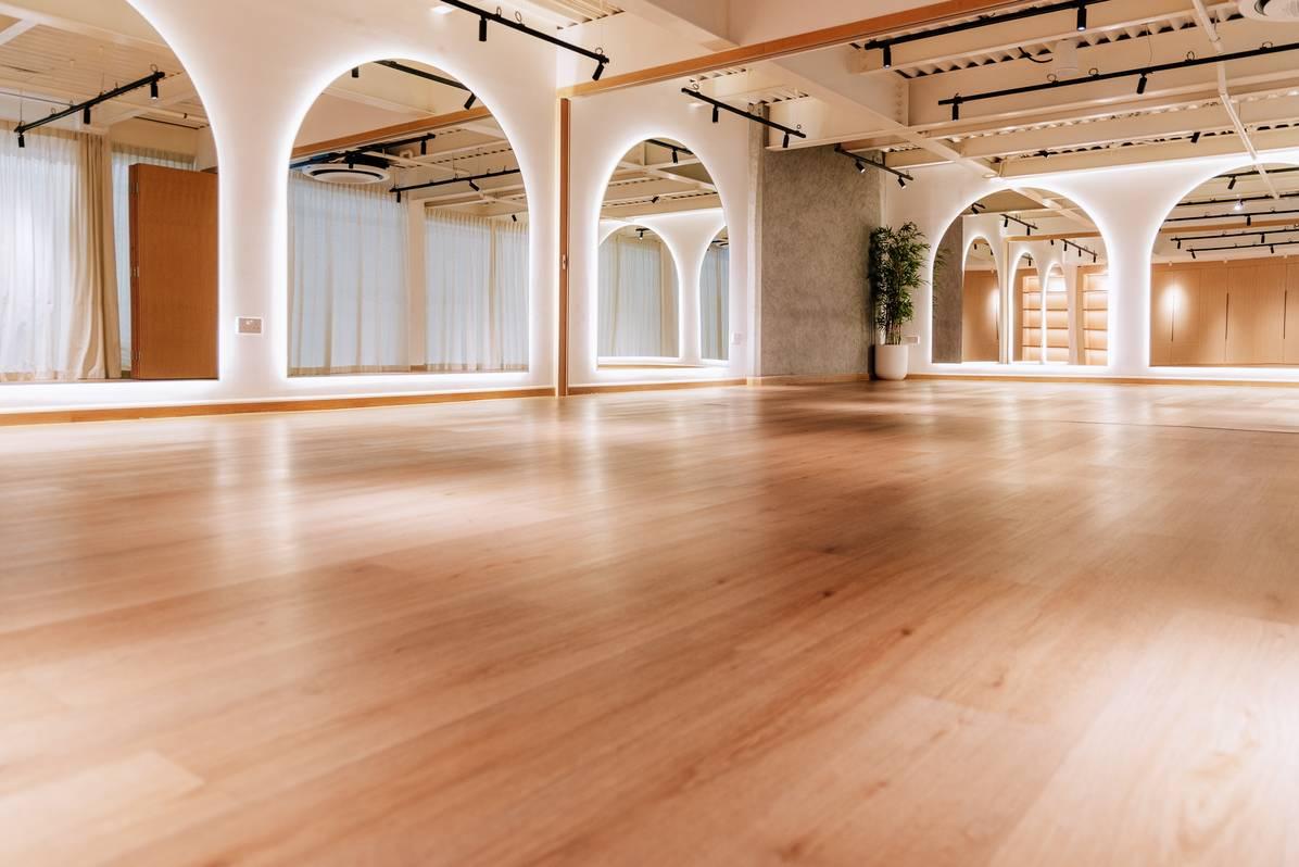 Indoor Multi-Purpose Wooden Studio Space — photo 8