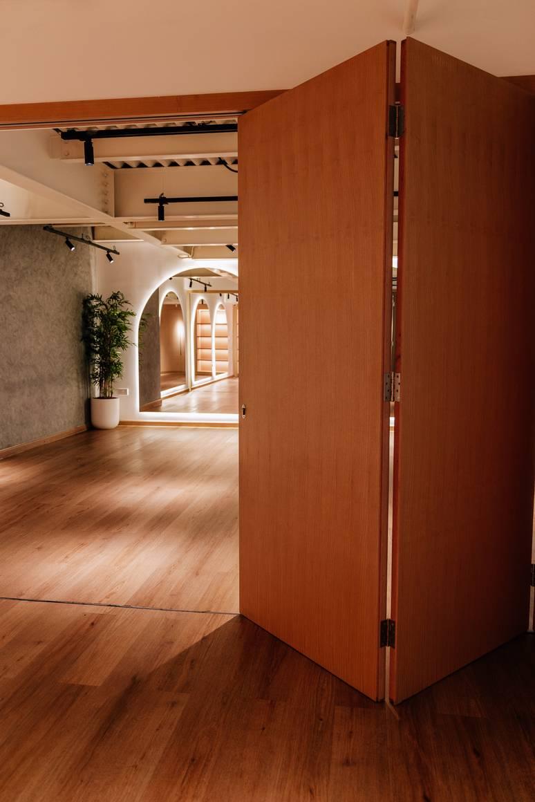 Indoor Multi-Purpose Wooden Studio Space — photo 11